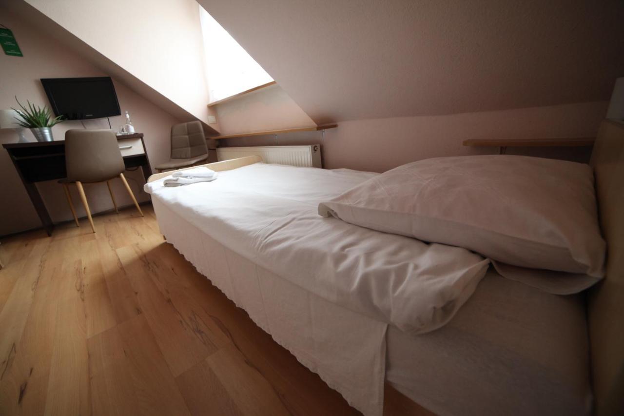 Mansarda Noclegi Września Buitenkant foto